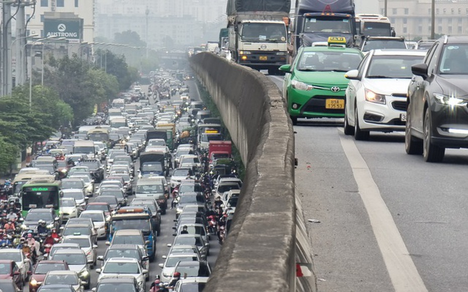 Hà Nội: Nhiều tuyến đường mật độ giao thông vượt 8 lần thiết kế
