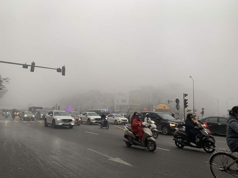 Chuyên gia lý giải 3 nguyên nhân khiến Hà Nội sương mù dày đặc