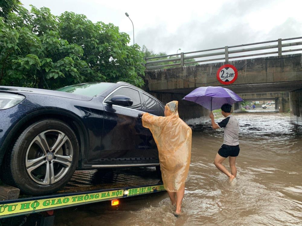 Những điểm giao thông ngập, úng ở Hà Nội sau ngày mưa bão đầu tiên