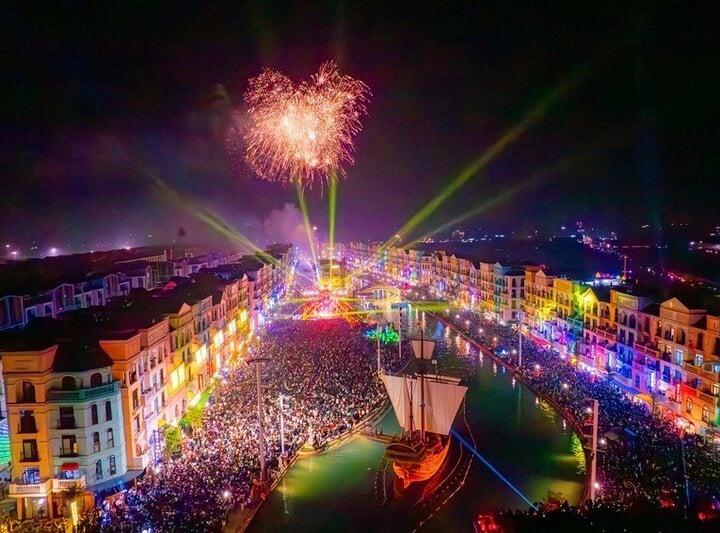Grand World bùng nổ với đại nhạc hội The Greatest Show cùng màn pháo hoa đón năm mới 2024 hoành tráng, thu hút gần 160.000 du khách tham gia.