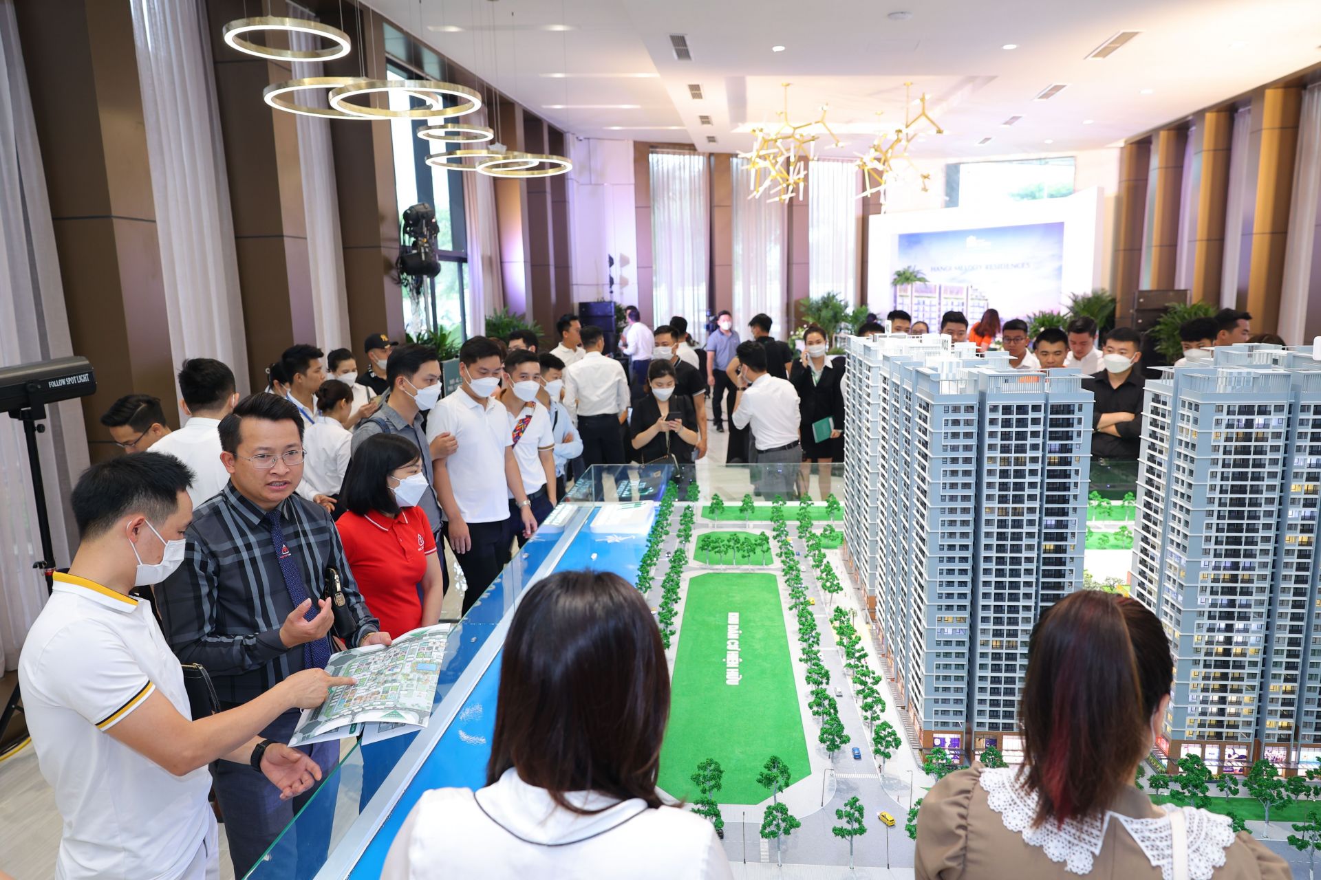 Thị trường căn hộ Hà Nội: Dự án “hút” trăm lượt khách mỗi ngày                                    