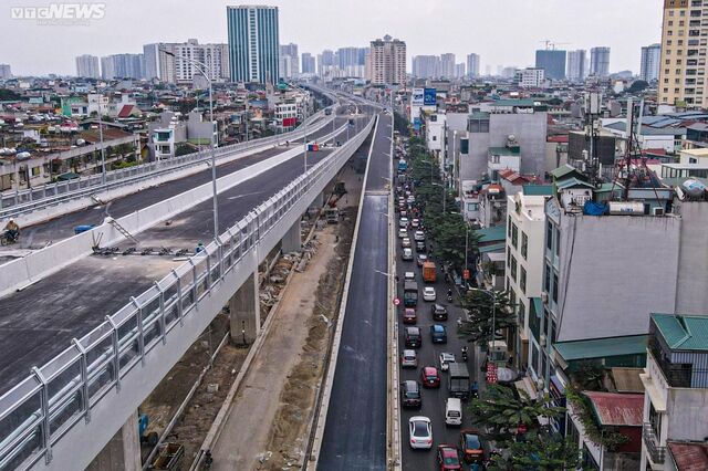 Diện mạo cầu cạn 10.000 tỷ đồng đi qua 4 quận Hà Nội trước ngày thông xe - Ảnh 3.