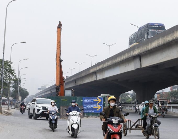 Hà Nội: Đường Nguyễn Xiển mở rộng chờ “nghiệm thu”, người dân ùn ùn lái xe đi vào                                    
