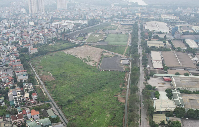 Long Biên: Dự án khu đô thị rộng 37ha bị biến tướng thành bãi xe, sân bóng                                    