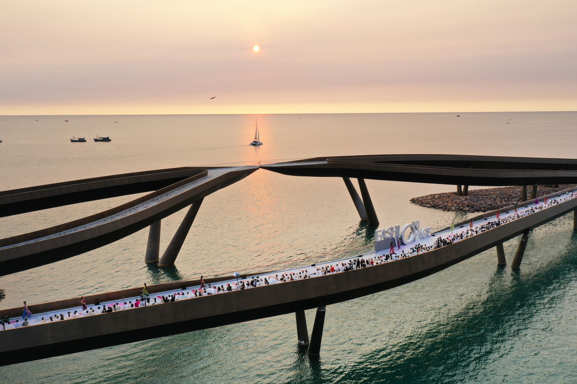 Cầu Hôn - sàn runway có “một không hai” giữa biển trời Phú Quốc                                    
